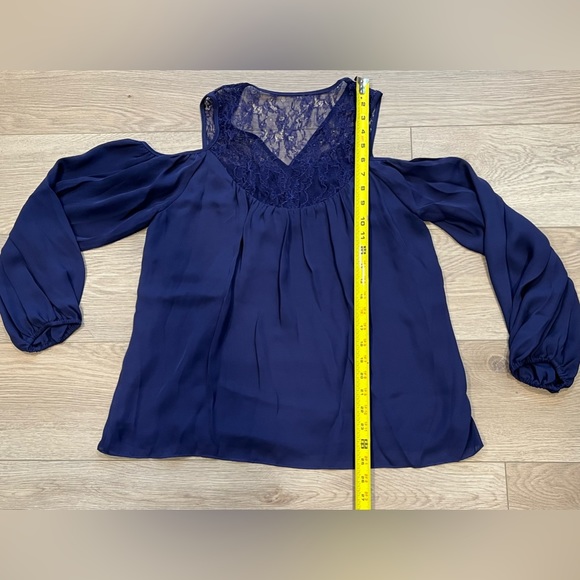 *NWT* Parker Cold Shoulder Lace Blouse, size small - Picture 9 of 9